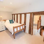 Holiday home 8 12 Church Street *