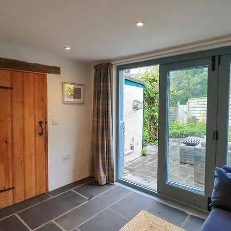 8 12 Church Street * Ambleside